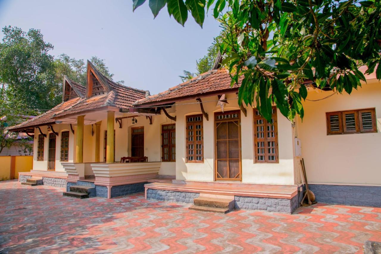 Trium Heritage Villa Chengannur Экстерьер фото